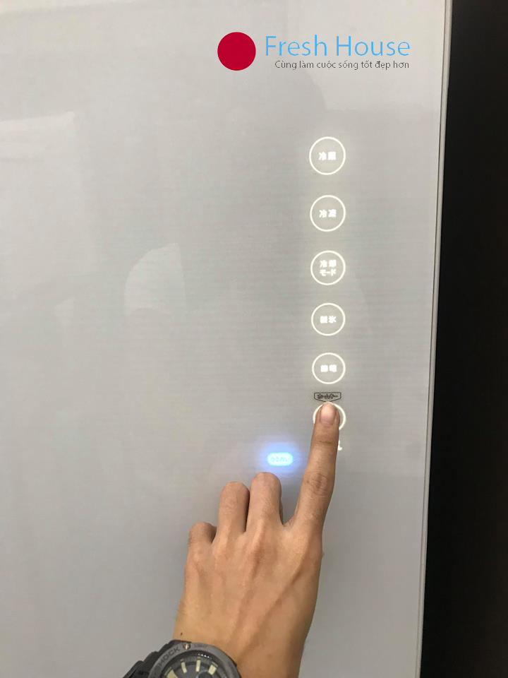 Màn hình Led cảm ứng. Giúp người dùng dễ dàng thao tác với tủ lạnh