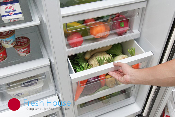 Tủ lạnh side by side chứa được lượng lớn các thực phẩm cần thiết cho gia đình