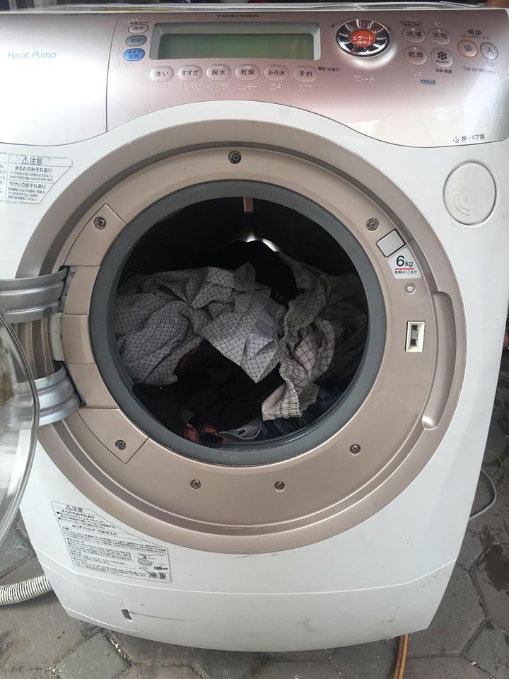 Giặt quần áo máy giặt 9200