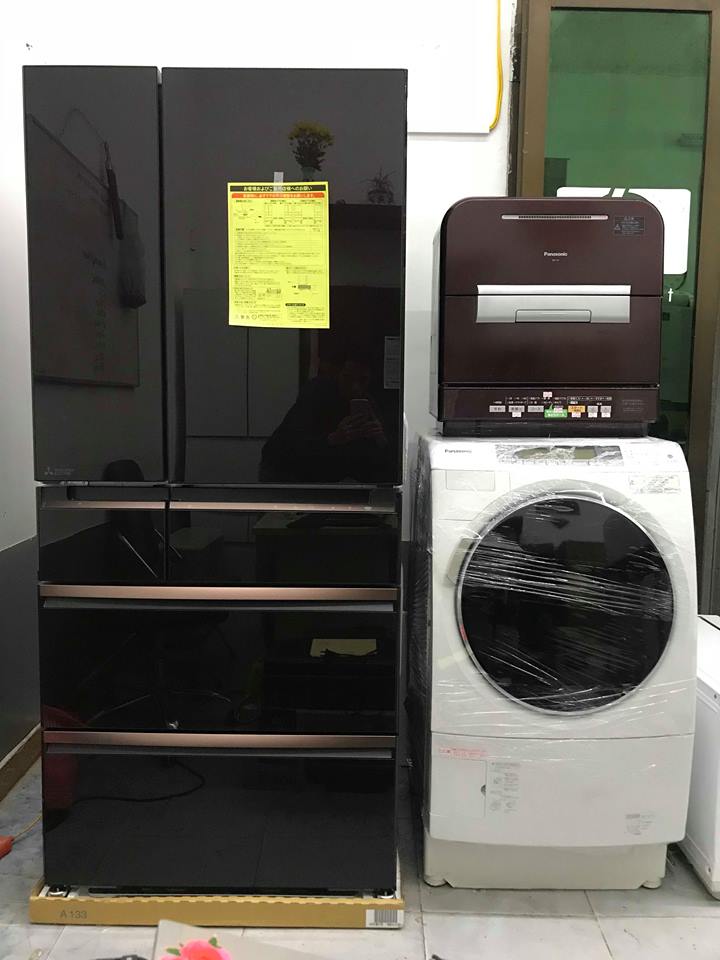 Giao máy giặt tủ lạnh cho khách hàng