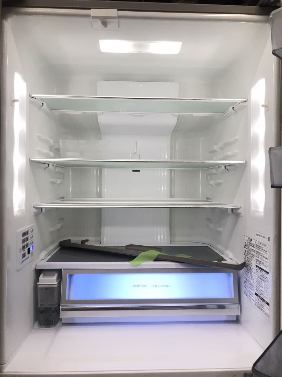 ngăn chứa đồ của tủ lạnh panasonic nr-f473xpv